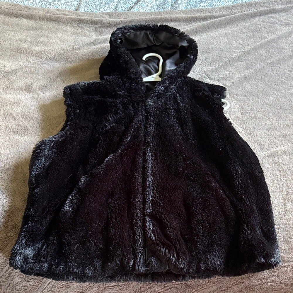 Cejon Black Faux Fur Vest